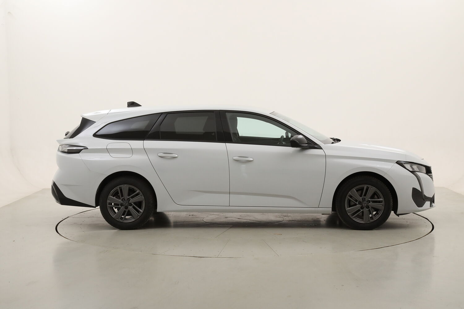 Peugeot 308 Allure usata del 2024 con 30.933 km