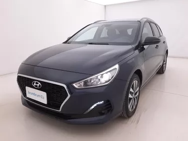 Hyundai i30 Wagon Business 1.6 Diesel 115CV Manuale Visione frontale
