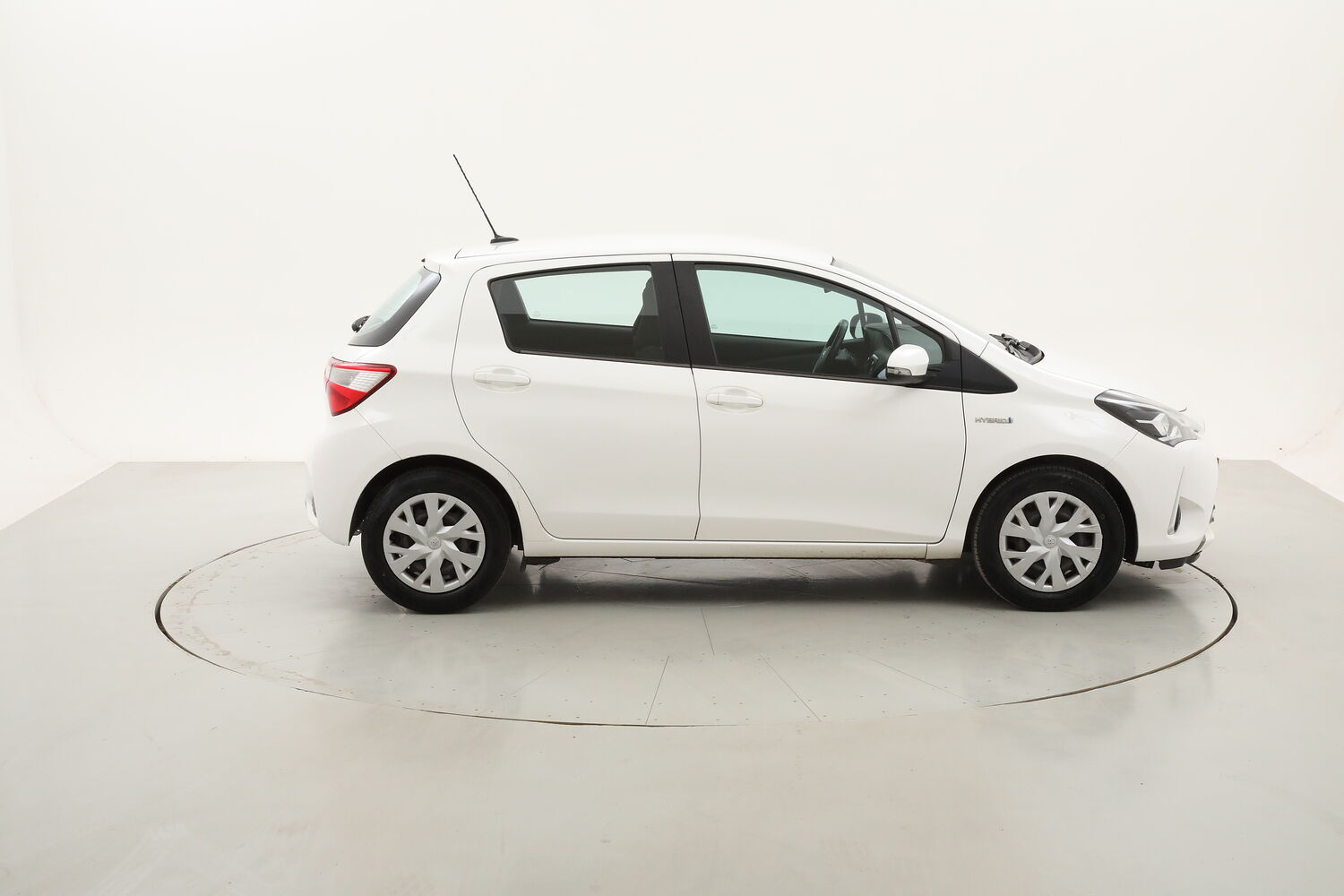 Toyota Yaris Hybrid Business usata del 2020 con 95.035 km