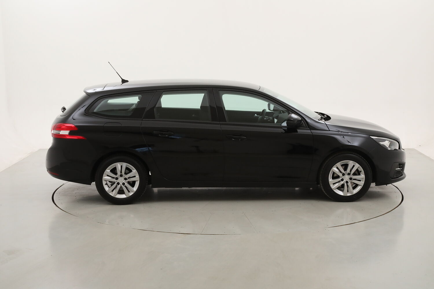 Peugeot 308 SW Active Business usata del 2020 con 116.154 km