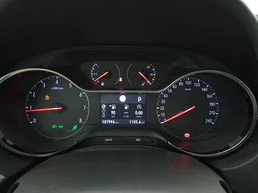 Opel Grandland Innovation AT6 1.5 Diesel 131CV Automatico Interni