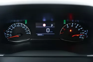 Peugeot 2008 Allure EAT8 1.5 Diesel 131CV Automatico Interni
