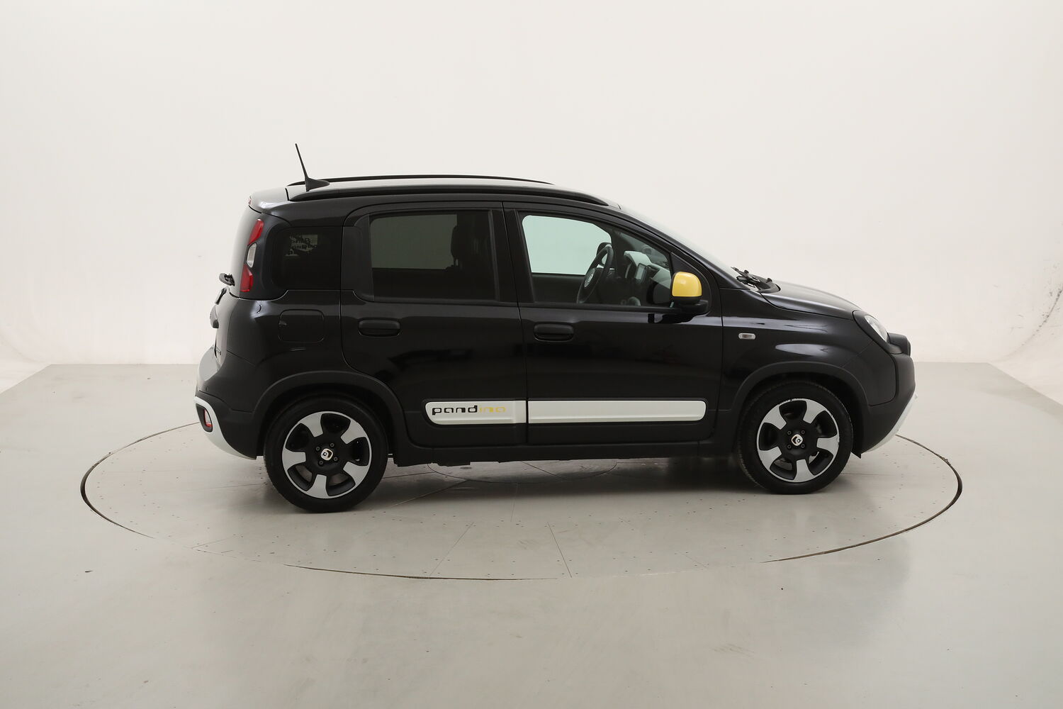 Fiat Panda Hybrid Pandina Cross usata del 2025 con 28.137 km