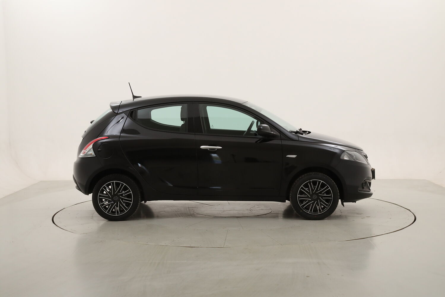 Lancia Ypsilon Hybrid Gold usata del 2023 con 53.595 km