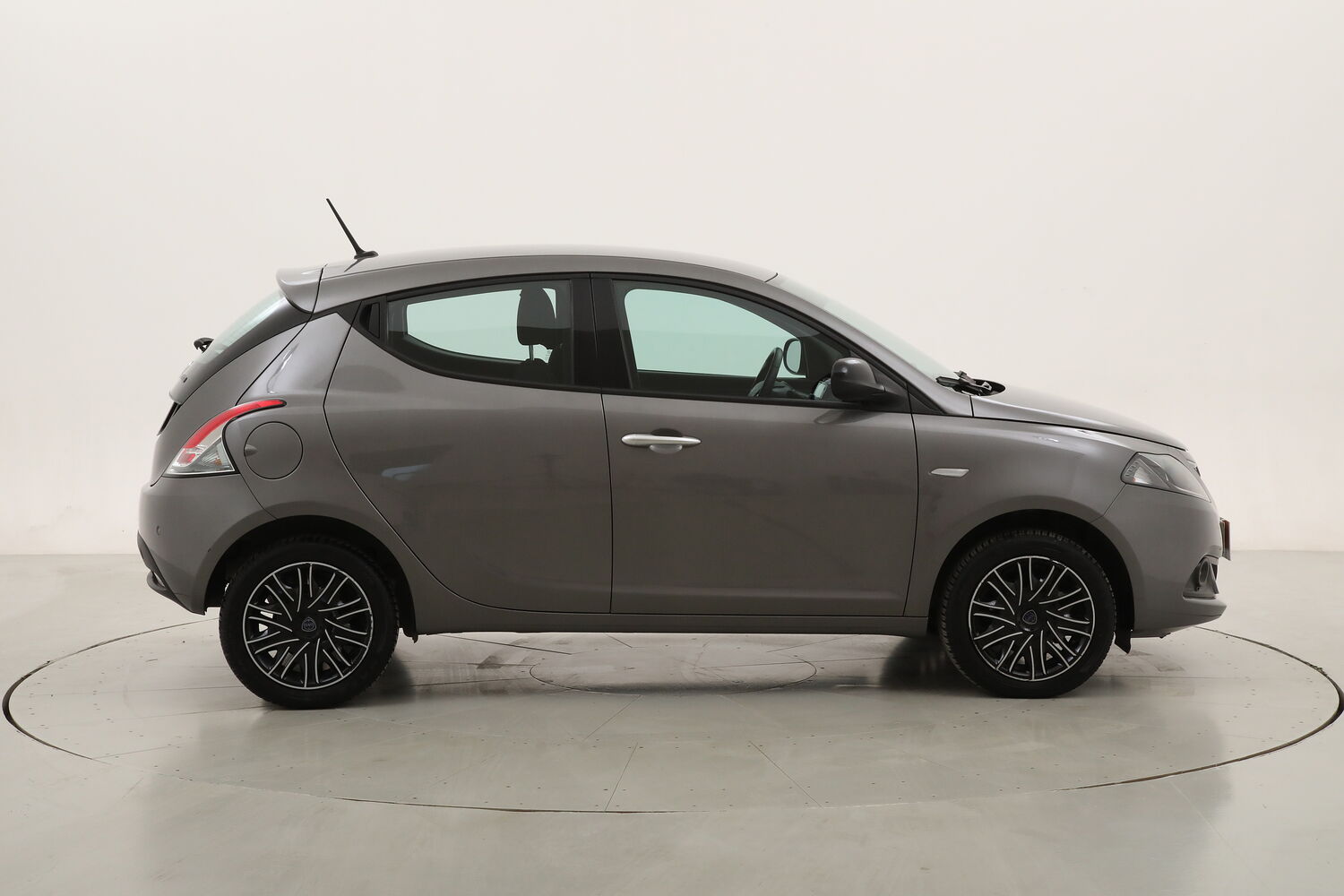 Lancia Ypsilon Hybrid Gold usata del 2023 con 50.427 km