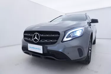 Mercedes GLA 200d Business 2.1 Diesel 136CV Automatico Visione frontale
