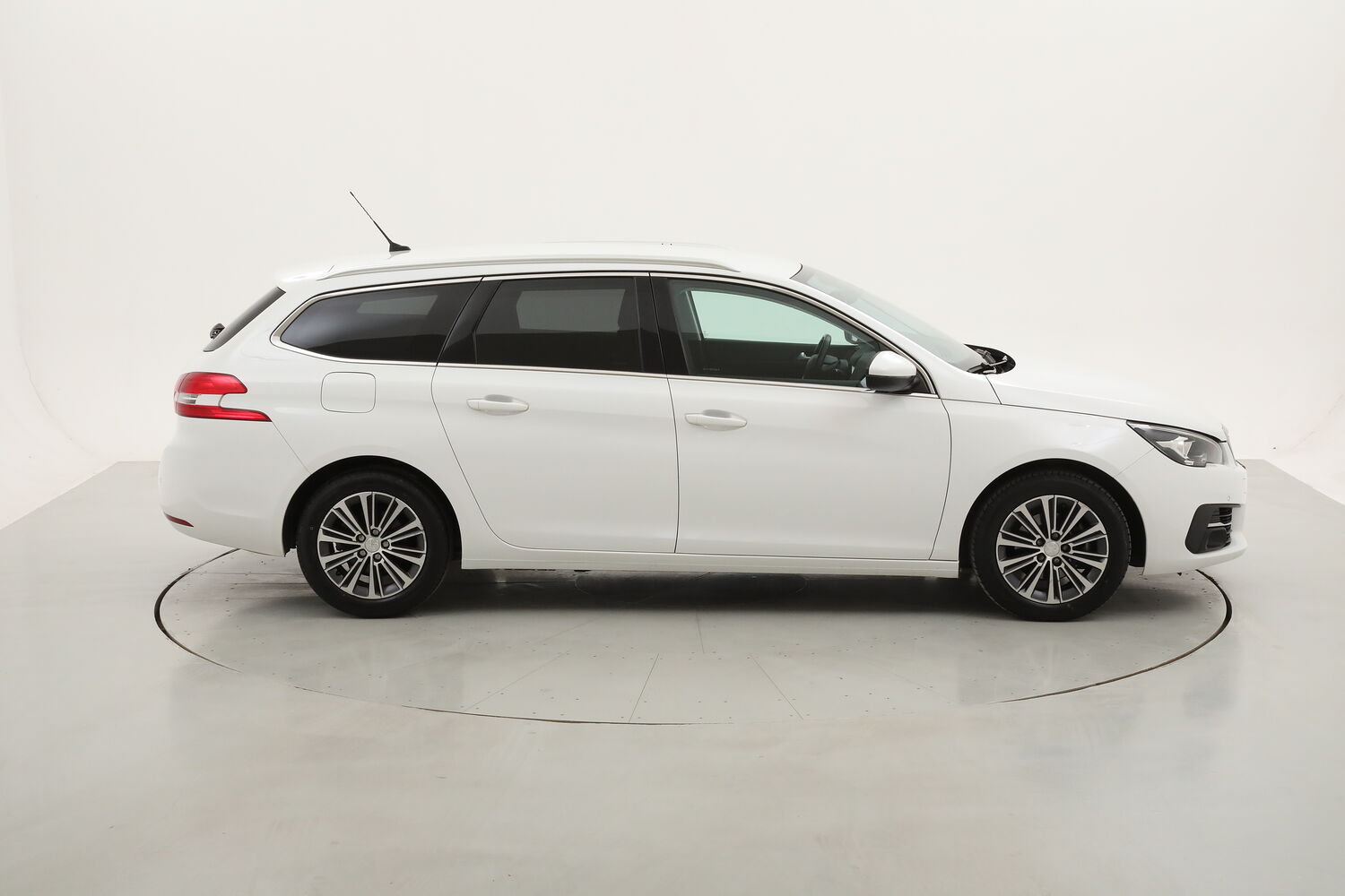 Peugeot 308 SW Allure Pack usata del 2021 con 120.198 km