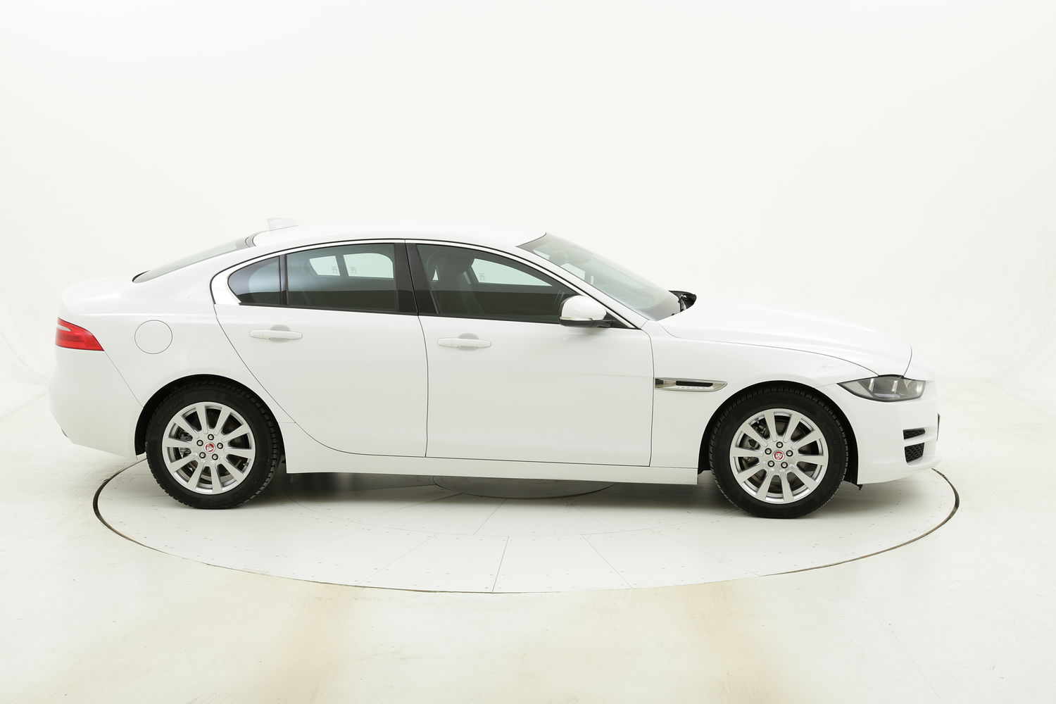 Jaguar XE Pure Business Edition Aut. usata del 2016 con 74.667 km