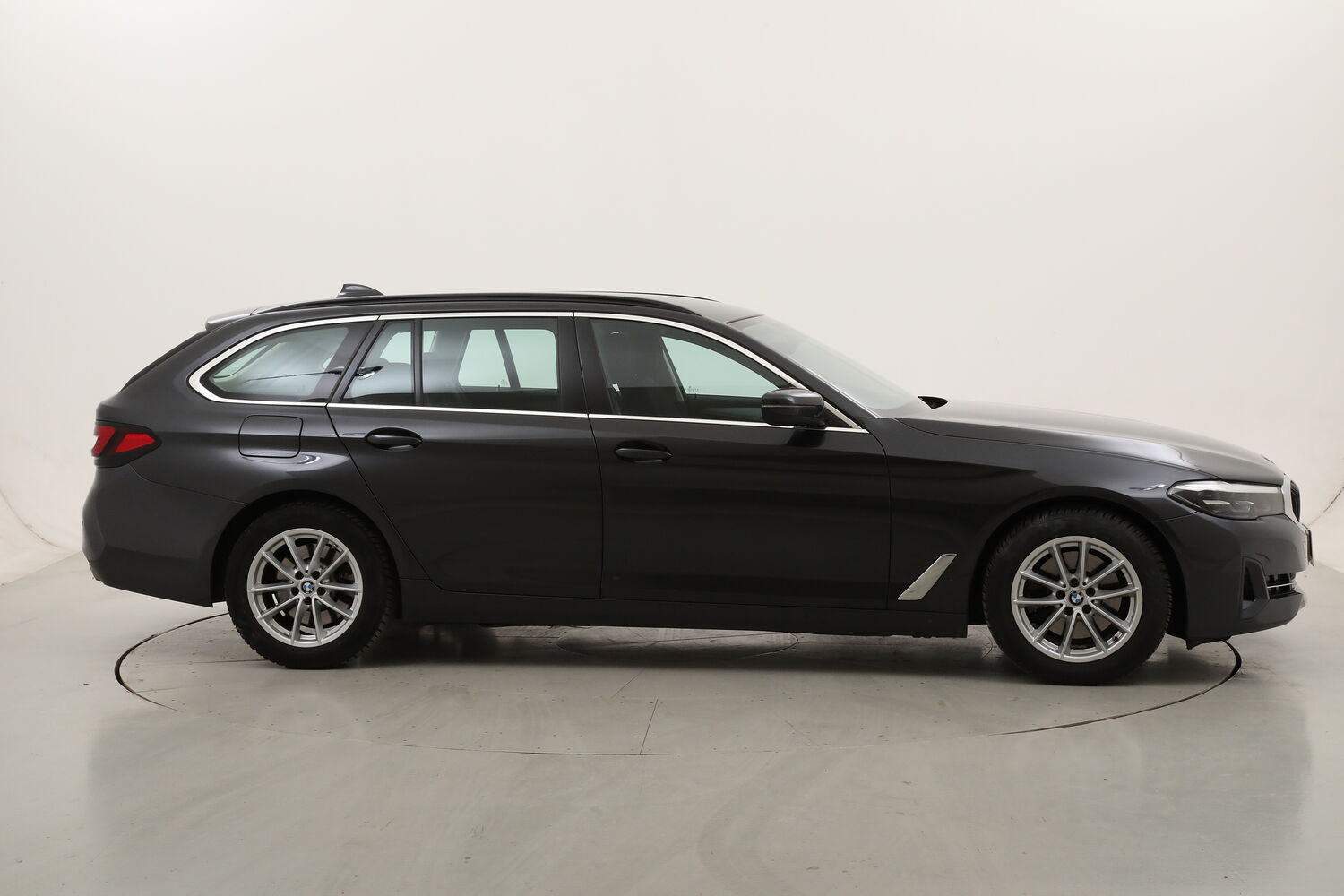 BMW Serie 5 520d Touring Business usata del 2022 con 98.302 km