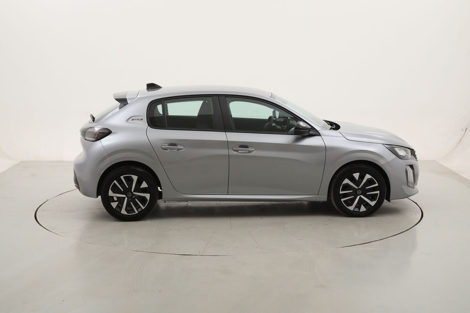 Peugeot 208 Style + Navigatore usata del 2025 con 14.226 km