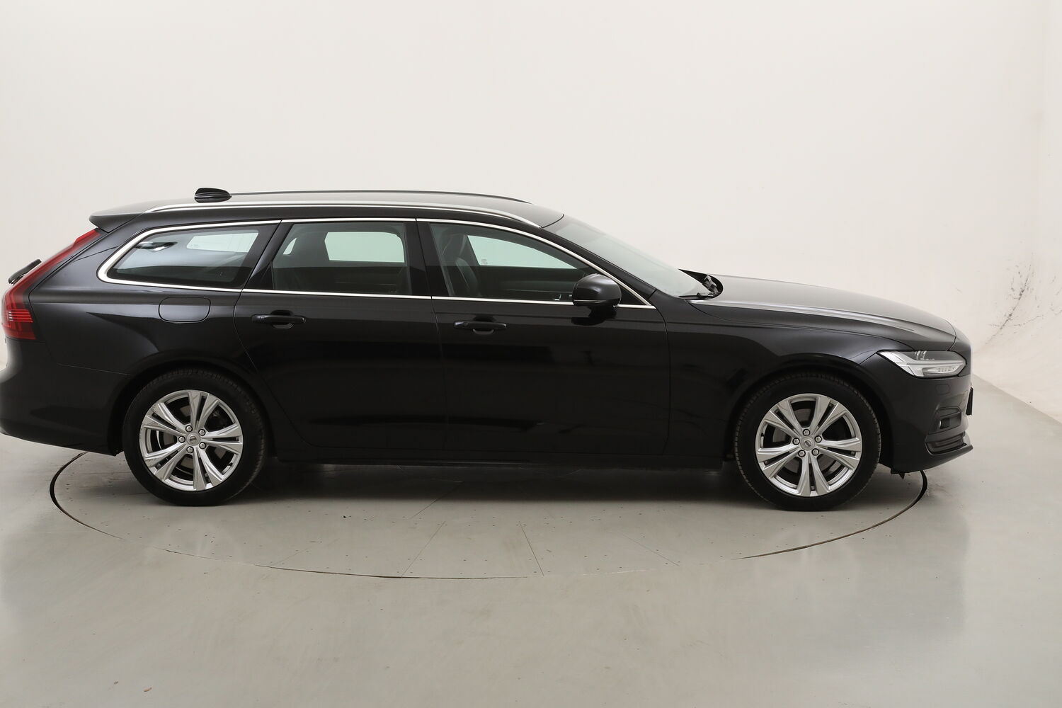 Volvo V90 B4 (d) Momentum Business Pro Geartronic AWD usata del 2021 con 126.441 km