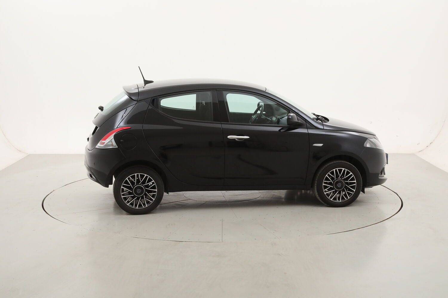 Lancia Ypsilon Hybrid Platino usata del 2024 con 30.983 km