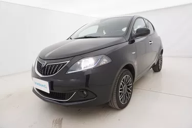 Lancia Ypsilon Hybrid Platino 1.0 Mild Hybrid 70CV Manuale Visione frontale