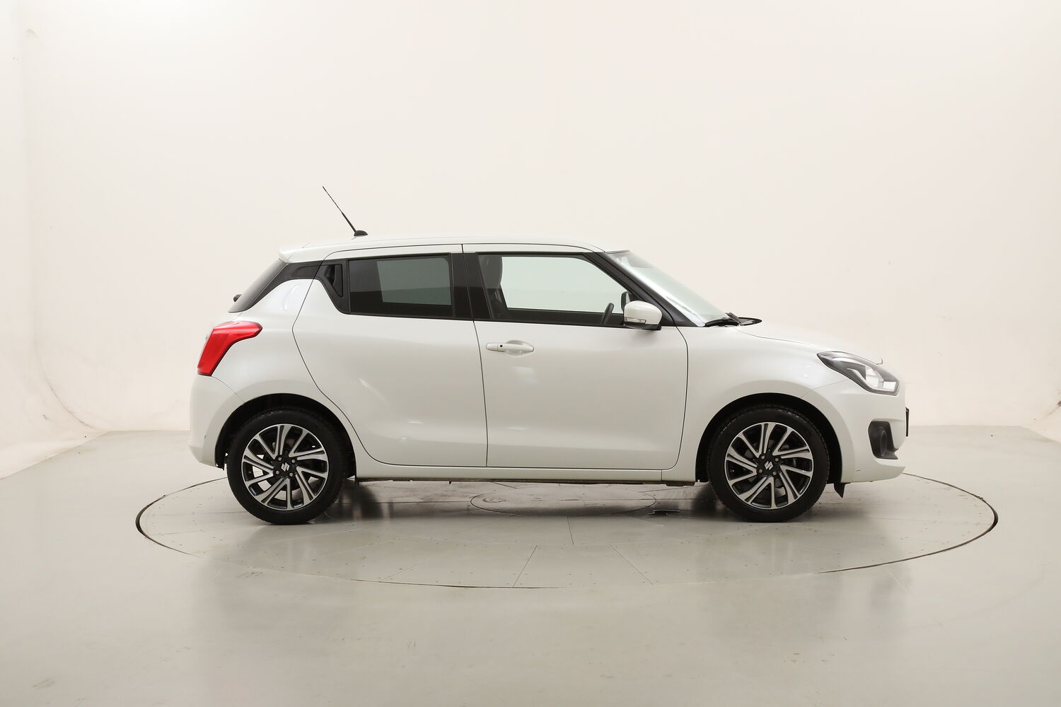 Suzuki Swift Hybrid Top CVT usata del 2023 con 38.202 km