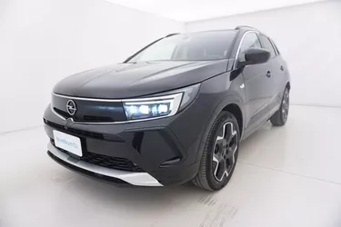 Opel Grandland Ultimate AT8 1.5 Diesel 131CV Automatico Visione frontale