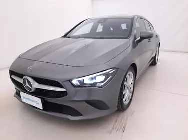 Mercedes CLA SW 180 d Business Extra Automatic 2.0 Diesel 116CV Automatico Visione frontale