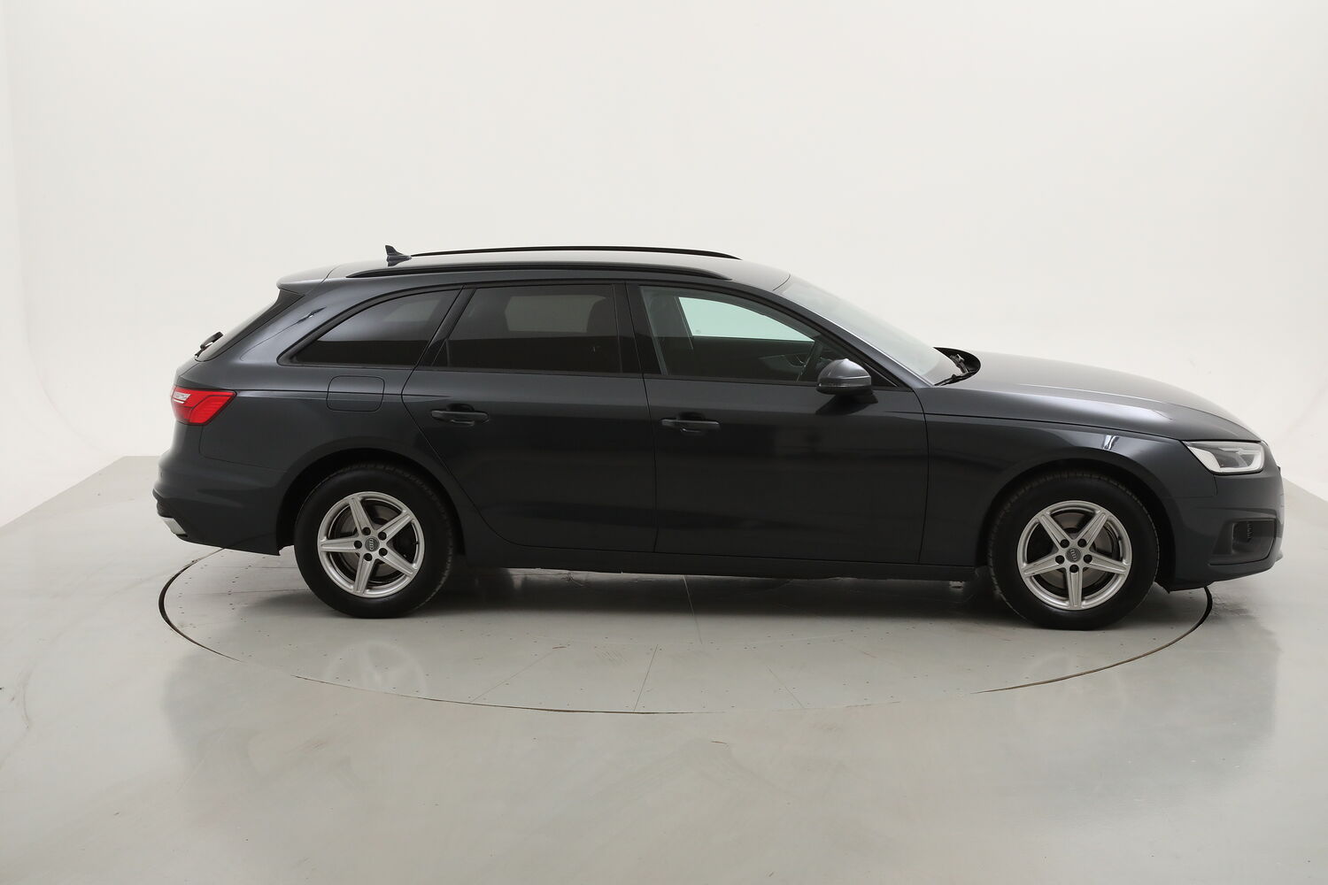 Audi A4 Avant 35 TDI Business S tronic usata del 2021 con 106.601 km