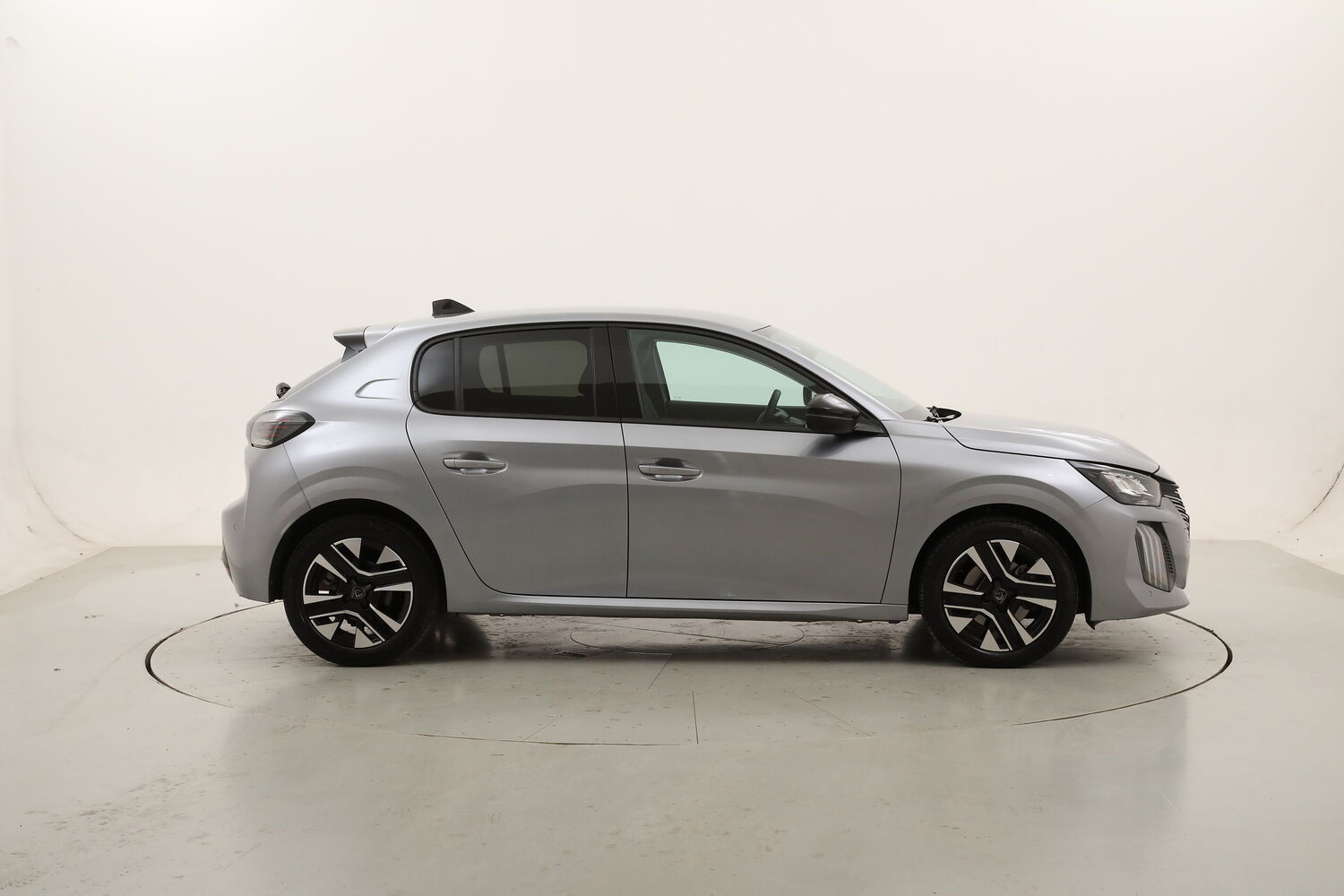 Peugeot 208 Allure usata del 2025 con 25.954 km