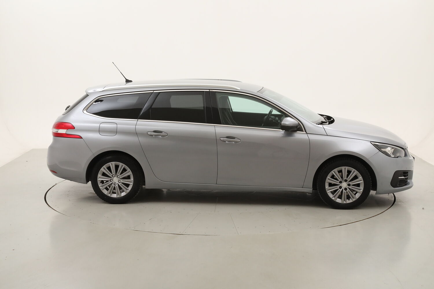 Peugeot 308 SW Allure usata del 2021 con 109.223 km