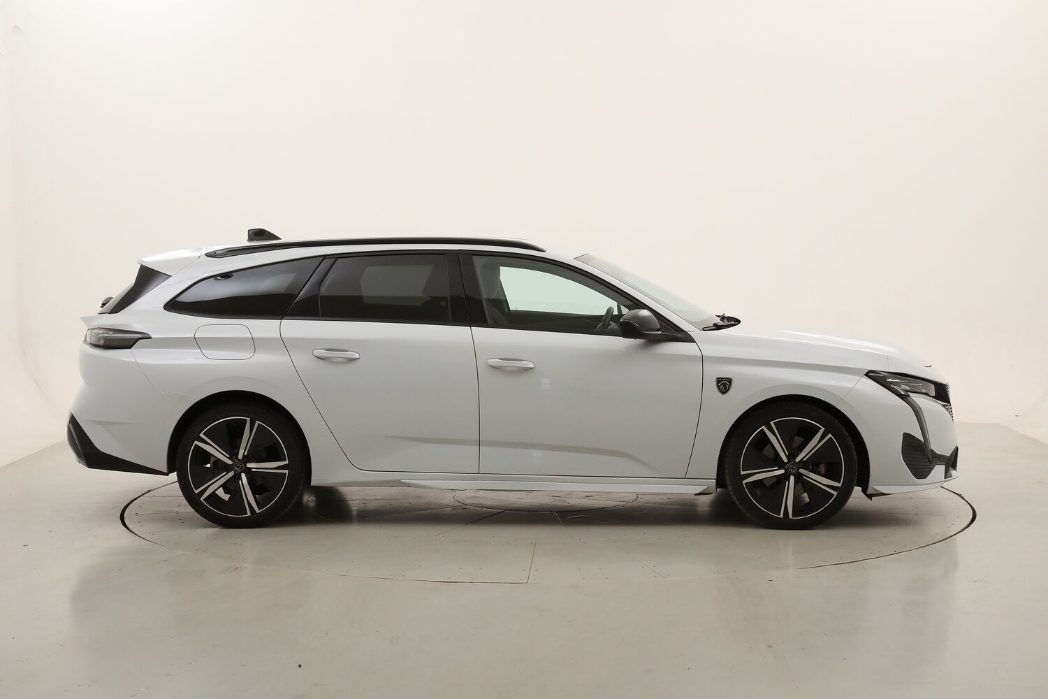 Peugeot 308 SW GT EAT8 usata del 2025 con 34.651 km