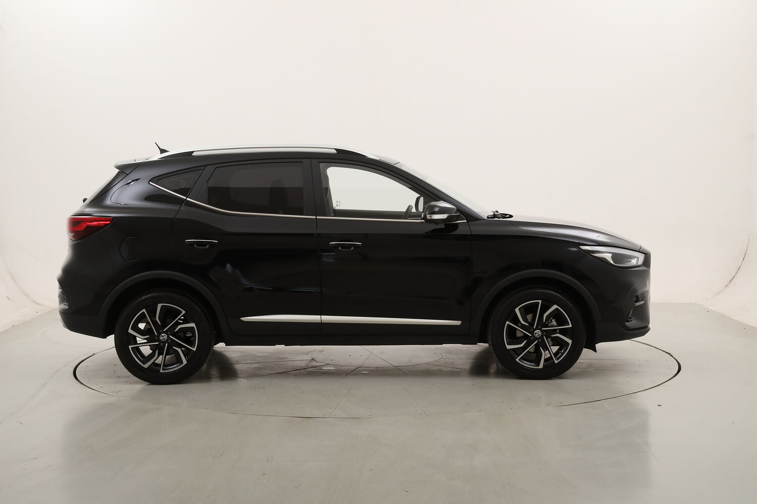 MG ZS Luxury usata del 2025 con 18.452 km