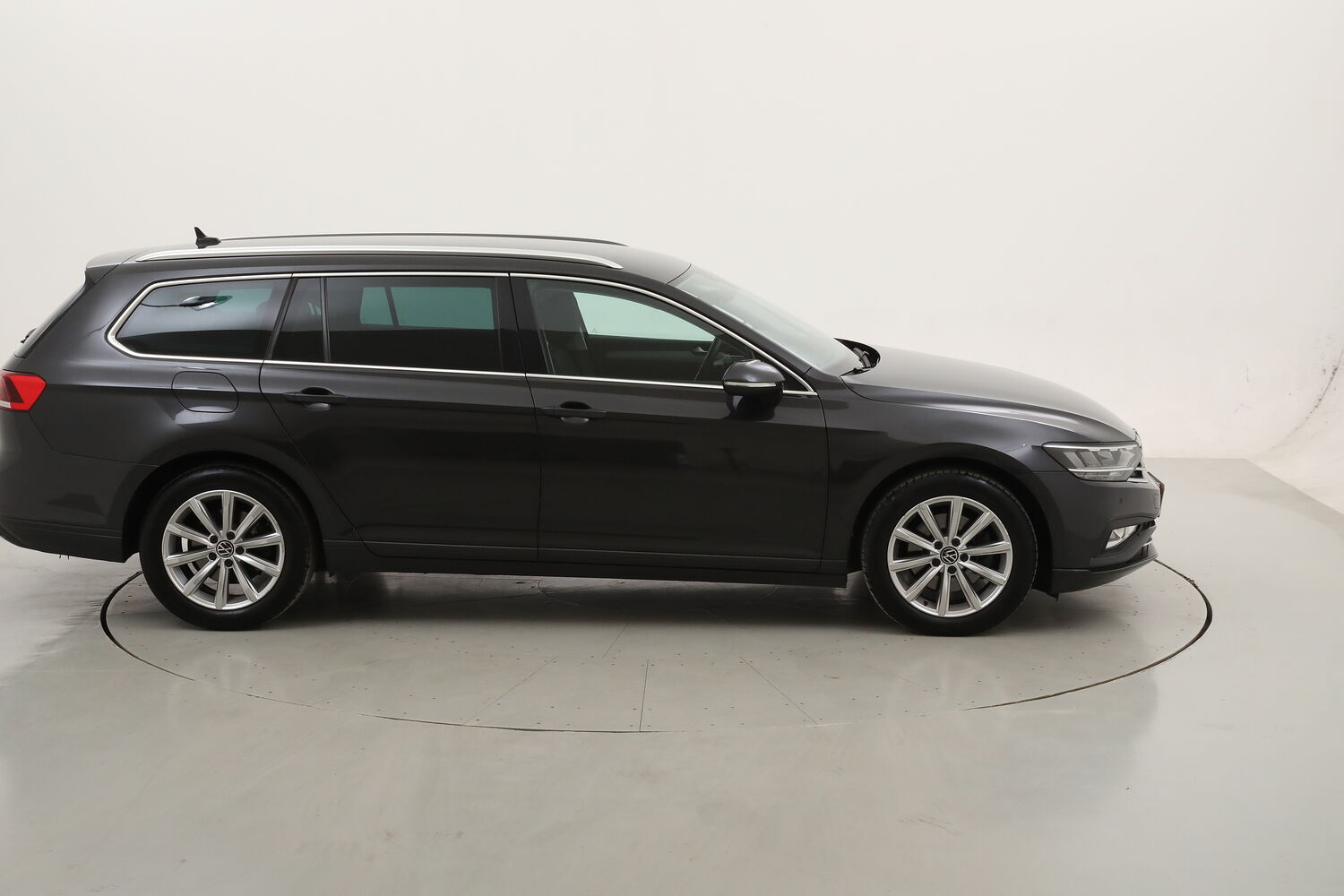 Volkswagen Passat Variant Business DSG usata del 2021 con 124.156 km