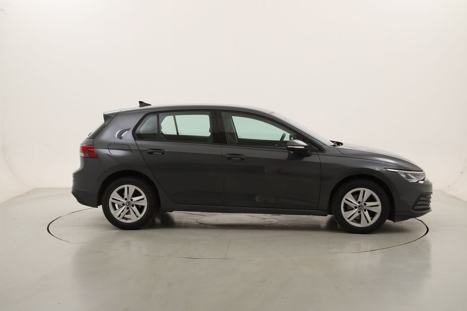 Volkswagen Golf Life DSG usata del 2023 con 74.779 km