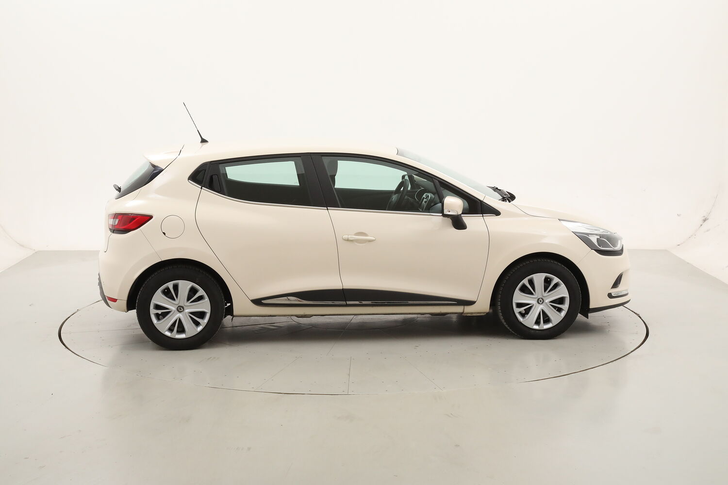 Renault Clio Energy Zen usata del 2018 con 106.751 km