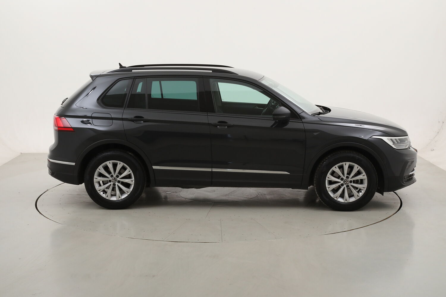 Volkswagen Tiguan Life DSG usata del 2022 con 98.945 km