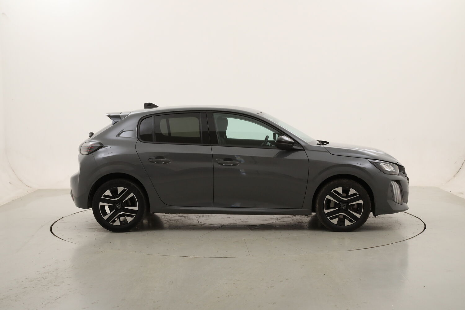 Peugeot 208 Hybrid Allure usata del 2025 con 29.473 km