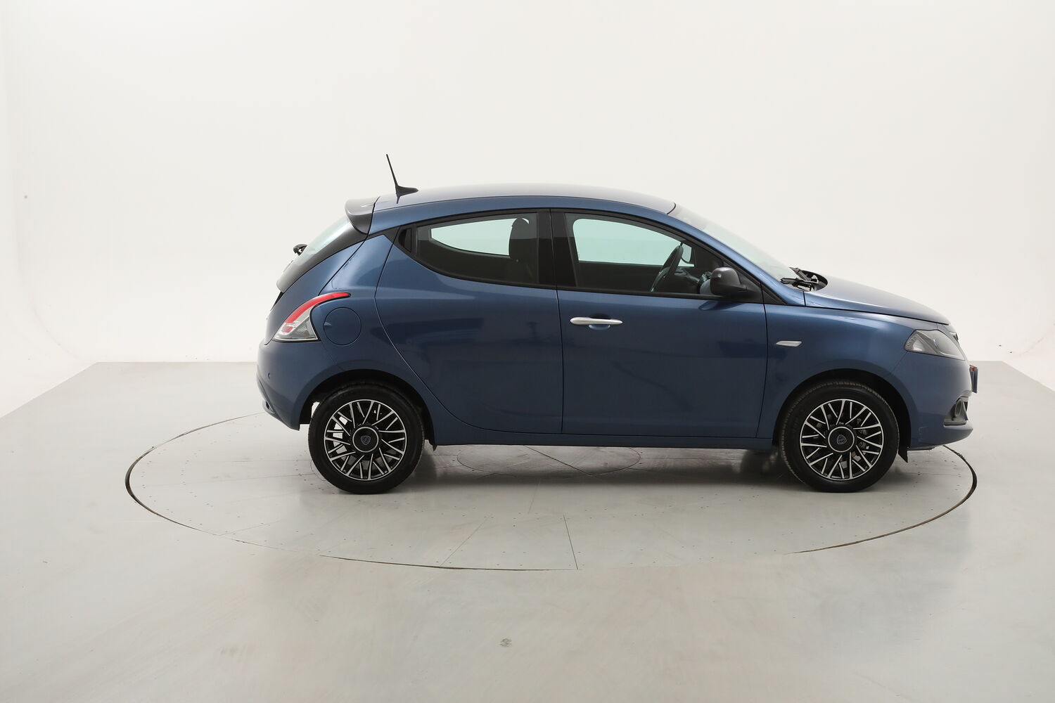 Lancia Ypsilon Hybrid Platino usata del 2024 con 23.994 km