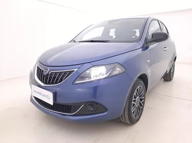 Lancia Ypsilon Hybrid Platino 1.0 Mild Hybrid 70CV Manuale Visione frontale