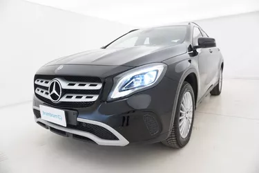 Mercedes GLA 200d Business Extra 2.1 Diesel 136CV Automatico Visione frontale