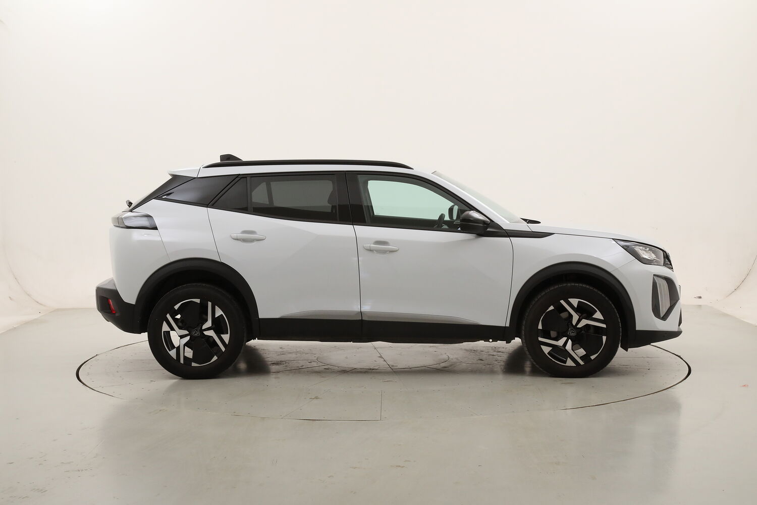Peugeot 2008 Allure usata del 2025 con 27.689 km
