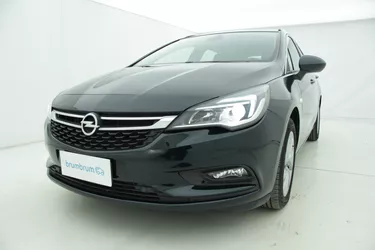 Opel Astra ST Business 1.6 Diesel 136CV Automatico Visione frontale