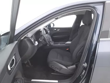 Volvo XC60 B4 Geartronic Momentum Pro 2.0 Mild Hybrid 197CV Automatico Sedili