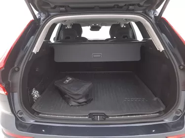Volvo XC60 B4 Geartronic Momentum Pro 2.0 Mild Hybrid 197CV Automatico Bagagliaio