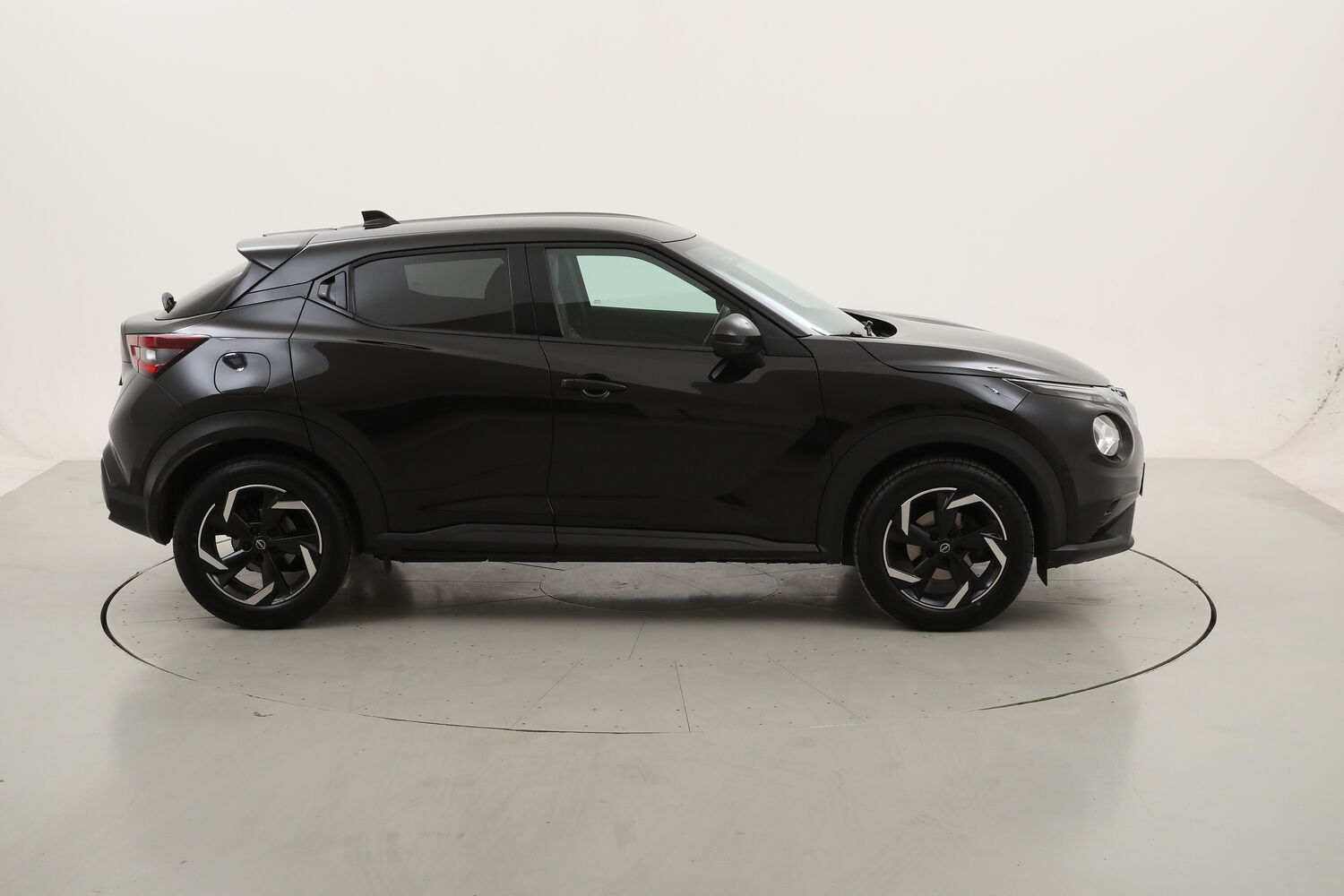 Nissan Juke N-Connecta DCT usata del 2023 con 57.303 km