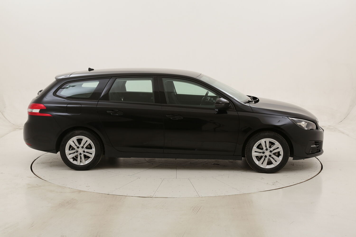 Peugeot 308 SW Active EAT8 usata del 2018 con 70.006 km