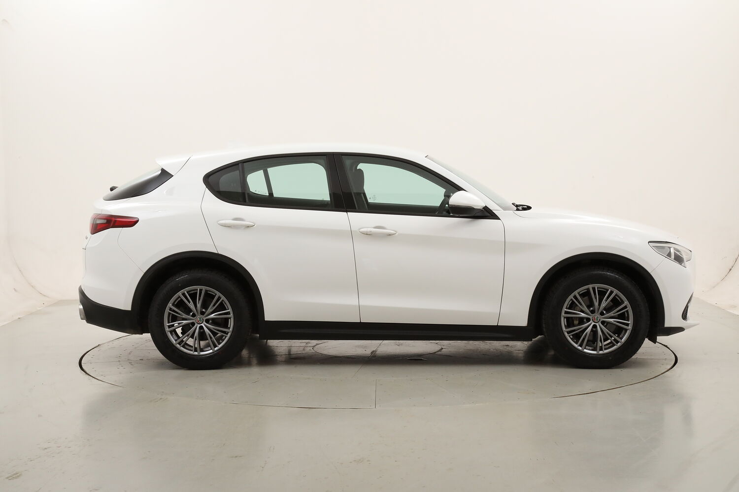 Alfa Romeo Stelvio RWD Business AT8 usata del 2022 con 123.314 km