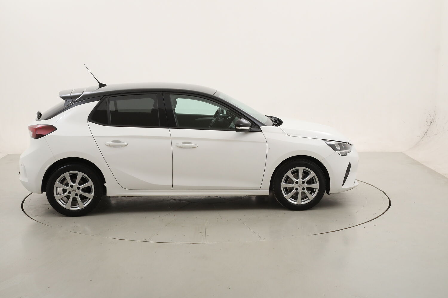 Opel Corsa Edition usata del 2021 con 100.936 km