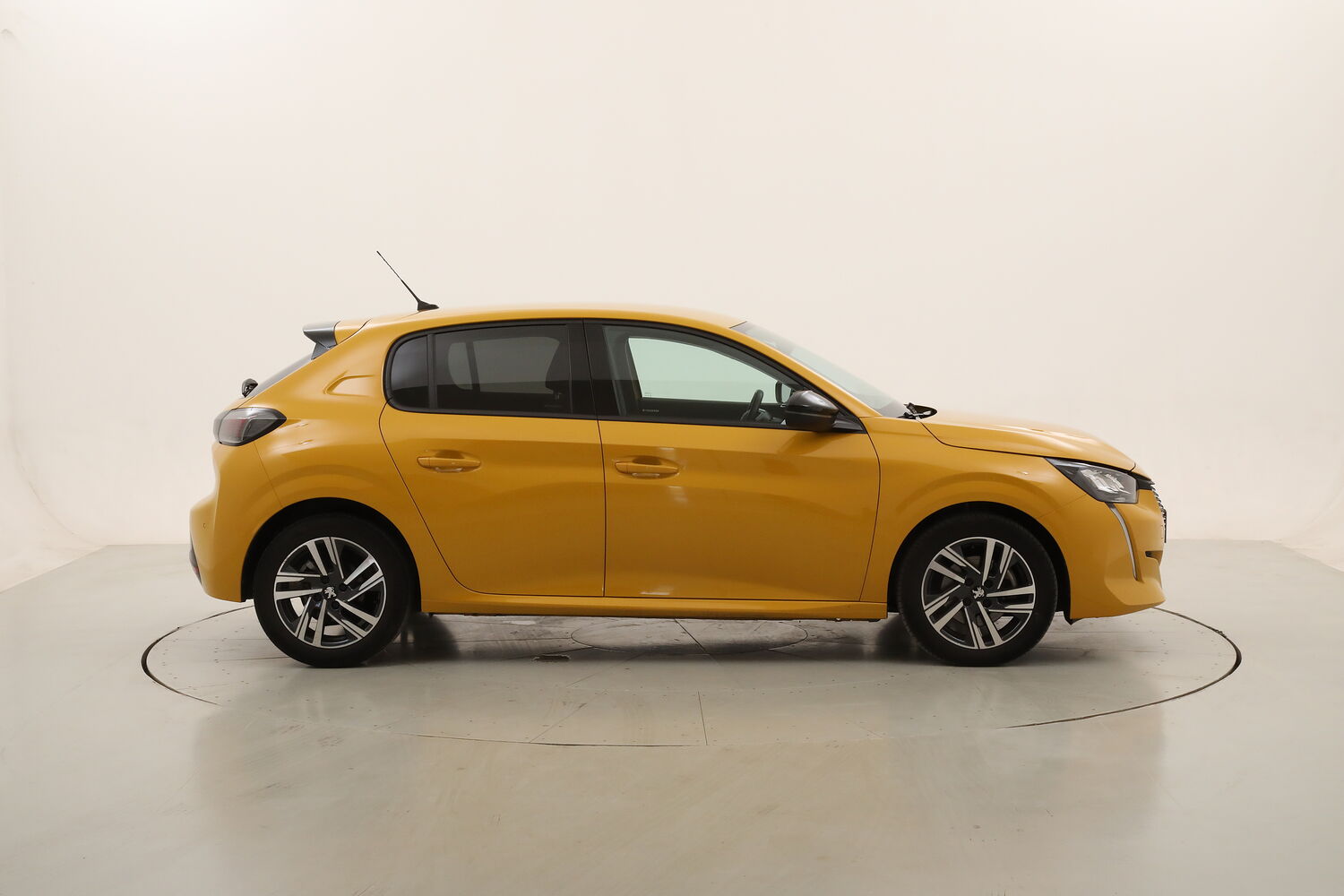 Peugeot 208 Allure Pack usata del 2023 con 15.924 km