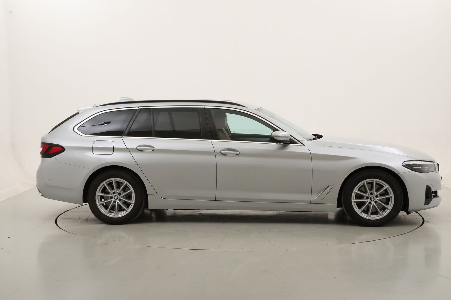 BMW Serie 5 520d Touring Business aut. usata del 2020 con 114.715 km