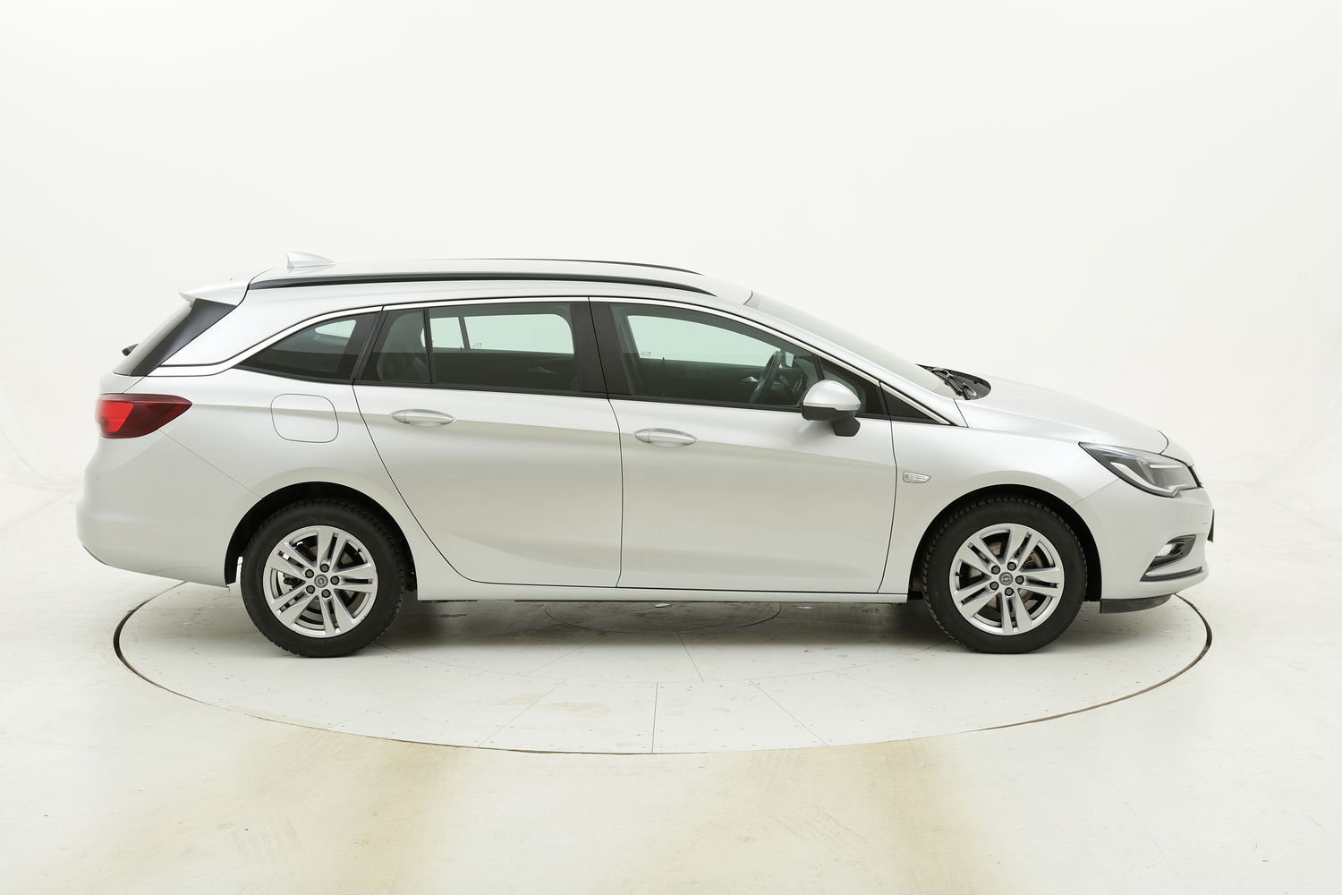 Opel Astra ST Business usata del 2017 con 114.243 km