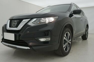 Visione frontale di Nissan X-Trail
