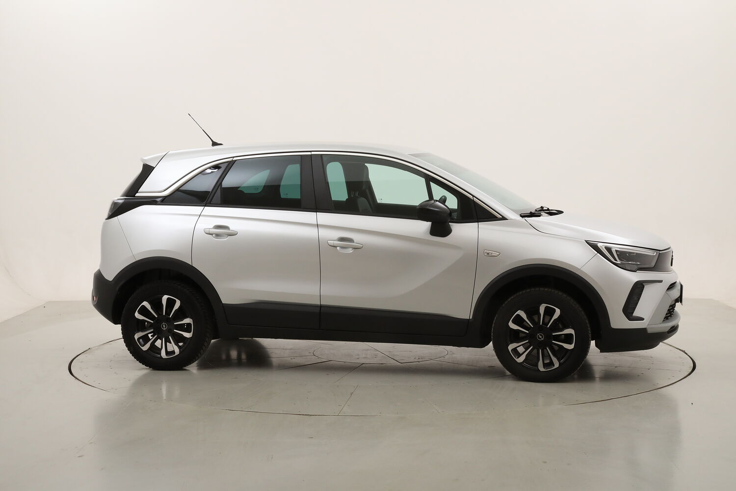 Opel Crossland Elegance Business + Rearview Camera Pack usata del 2023 con 37.835 km