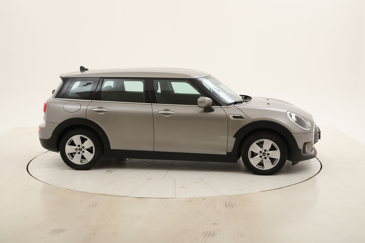 Mini Clubman One D Business usata del 2020 con 86.464 km