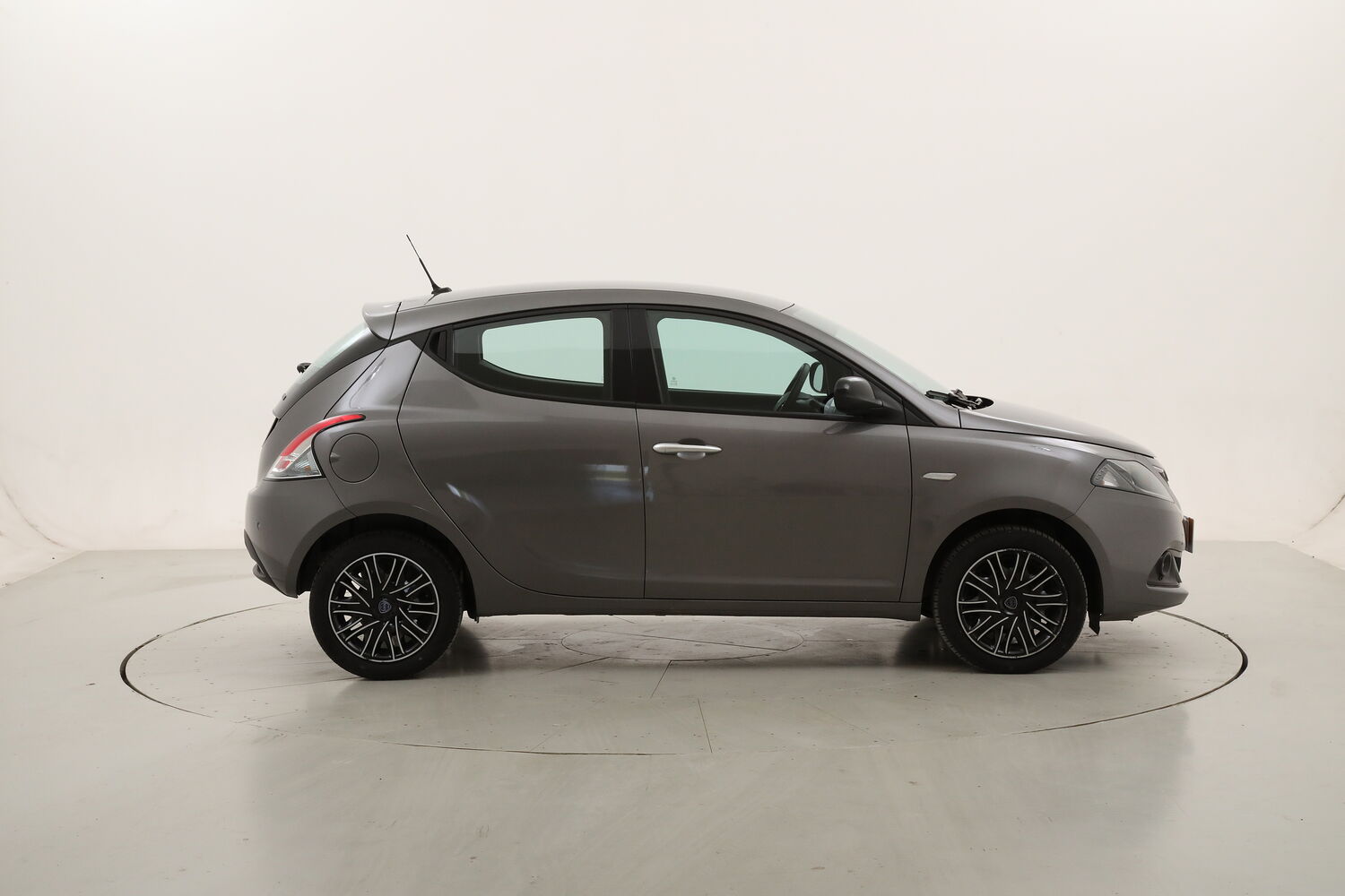 Lancia Ypsilon Hybrid Gold usata del 2023 con 54.498 km