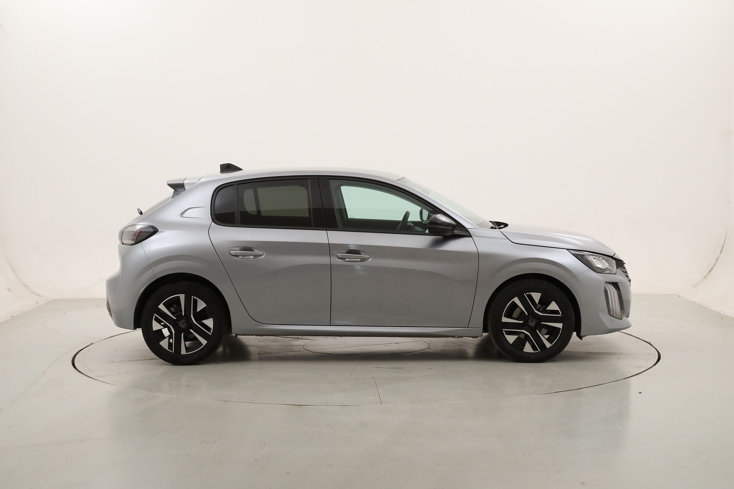 Peugeot 208 Allure usata del 2025 con 27.650 km