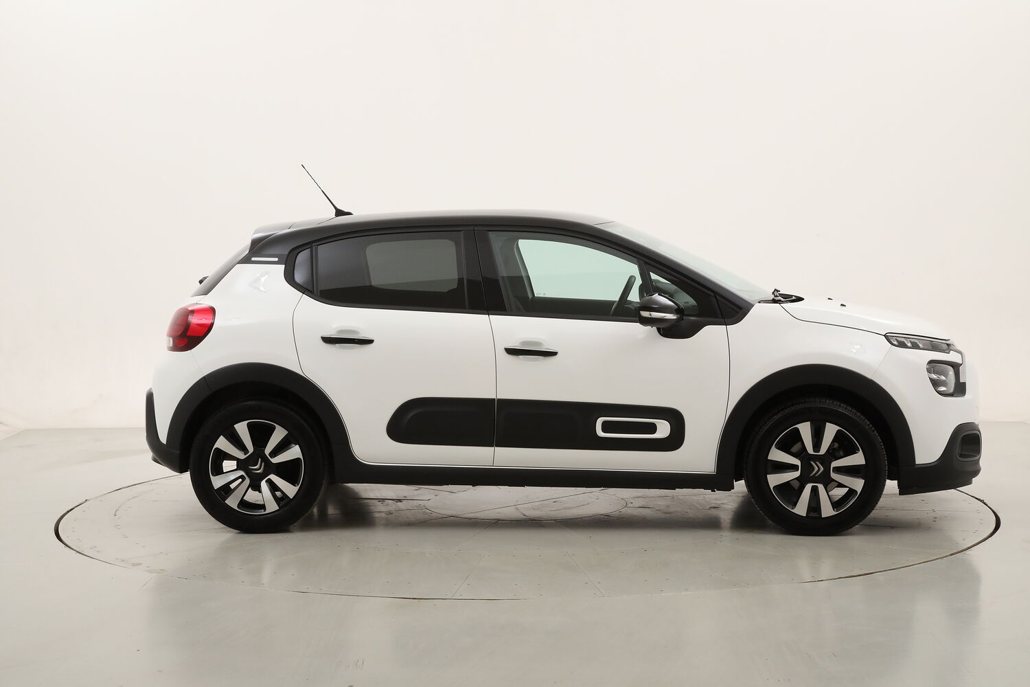 Citroen C3 Shine usata del 2023 con 30.562 km